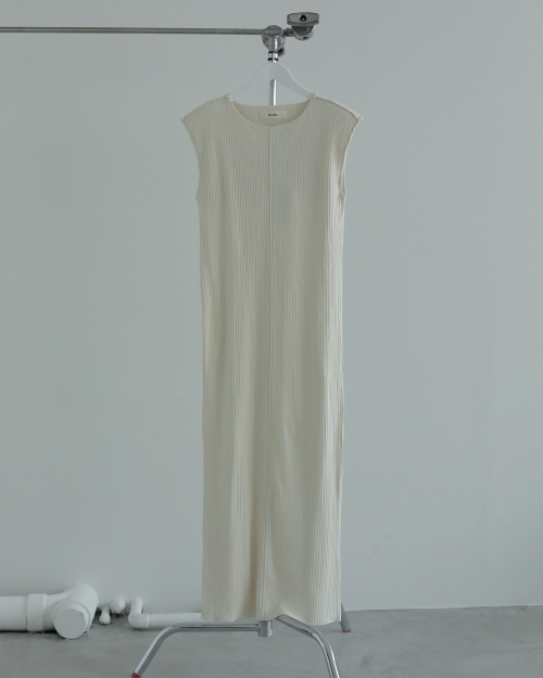 新品・未使用品　anuke Cutoff Rib Onepiece クリーム ànuke online store（アンヌーク） / Cutoff Rib OnepieceCutoff