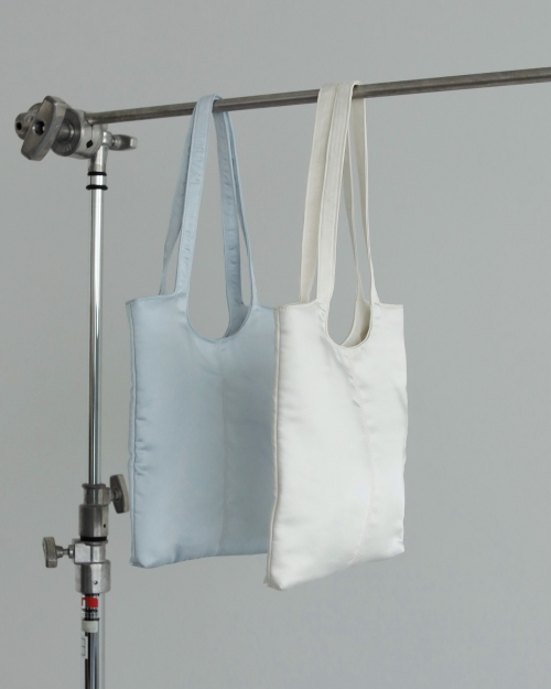 anuke/アンヌーク Satin Tote Bag　アイボリー ànuke online store（アンヌーク） / Satin Tote BagSatin Tote