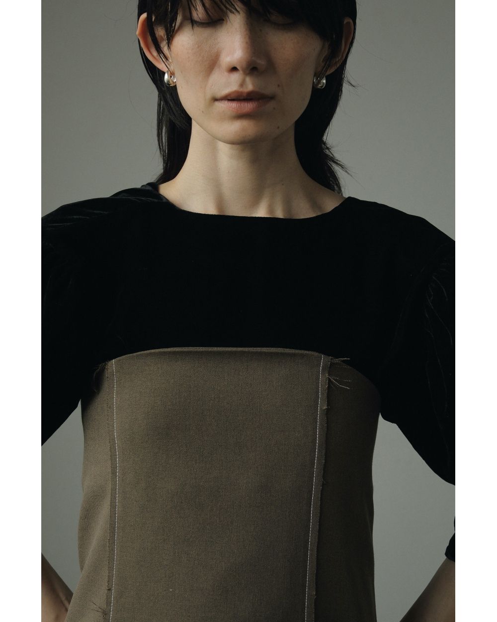 新品未使用タグ付き　anuke Gather Velour Blouse anuke / アンヌーク Gather Velour Blouse 25秋冬予約 62420402