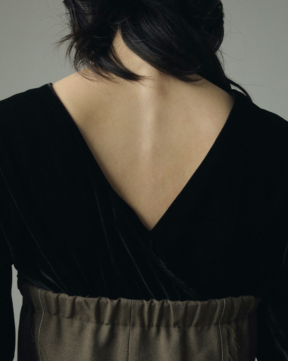 anuke Gather Velour Blouse 黒