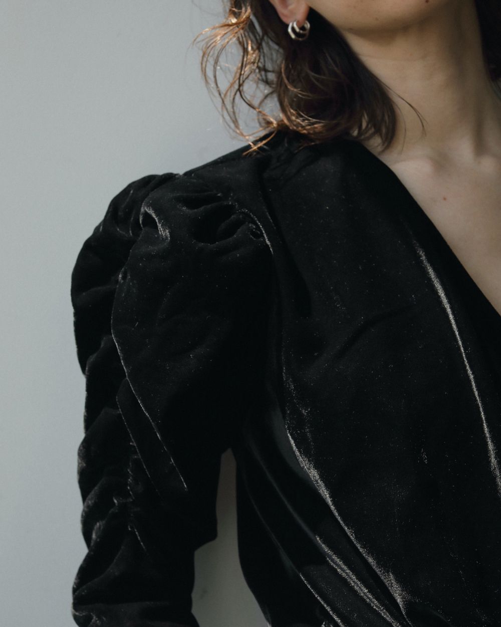 anuke アンヌークanuke Gather Velour Blouse 黒