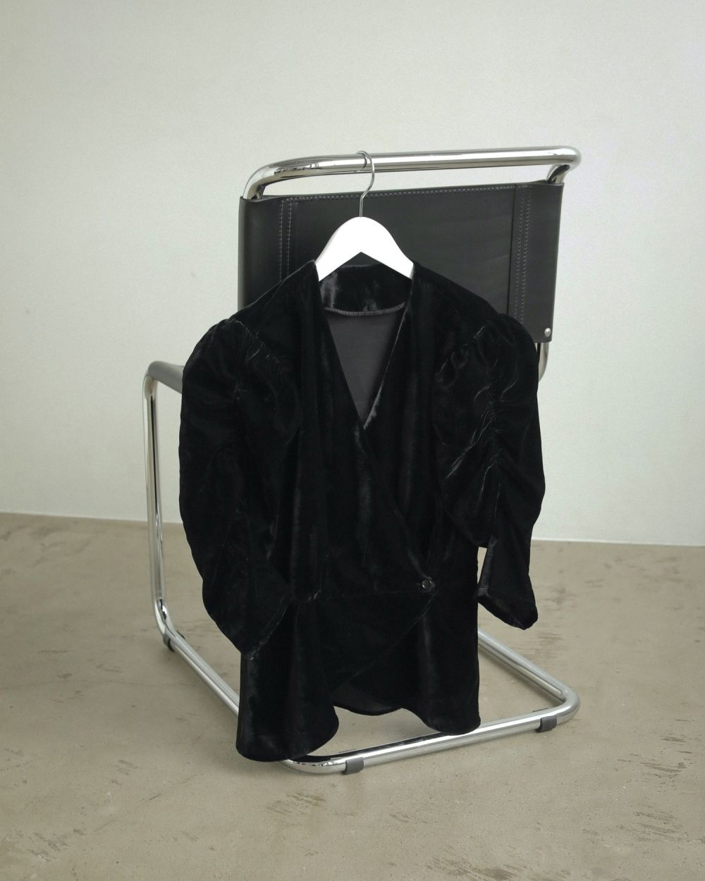 anuke Gather Velour Blouse 黒 anuke アンヌークanuke Gather Velour Blouse 黒