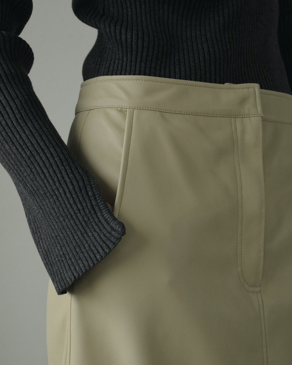 Slit Turtle Knit Slit Turtle Knit,スリットタートルニット,62420518,ニット,タートルニット,トップス,スリットニット,anuke,アンヌーク,lifes,ライフズ