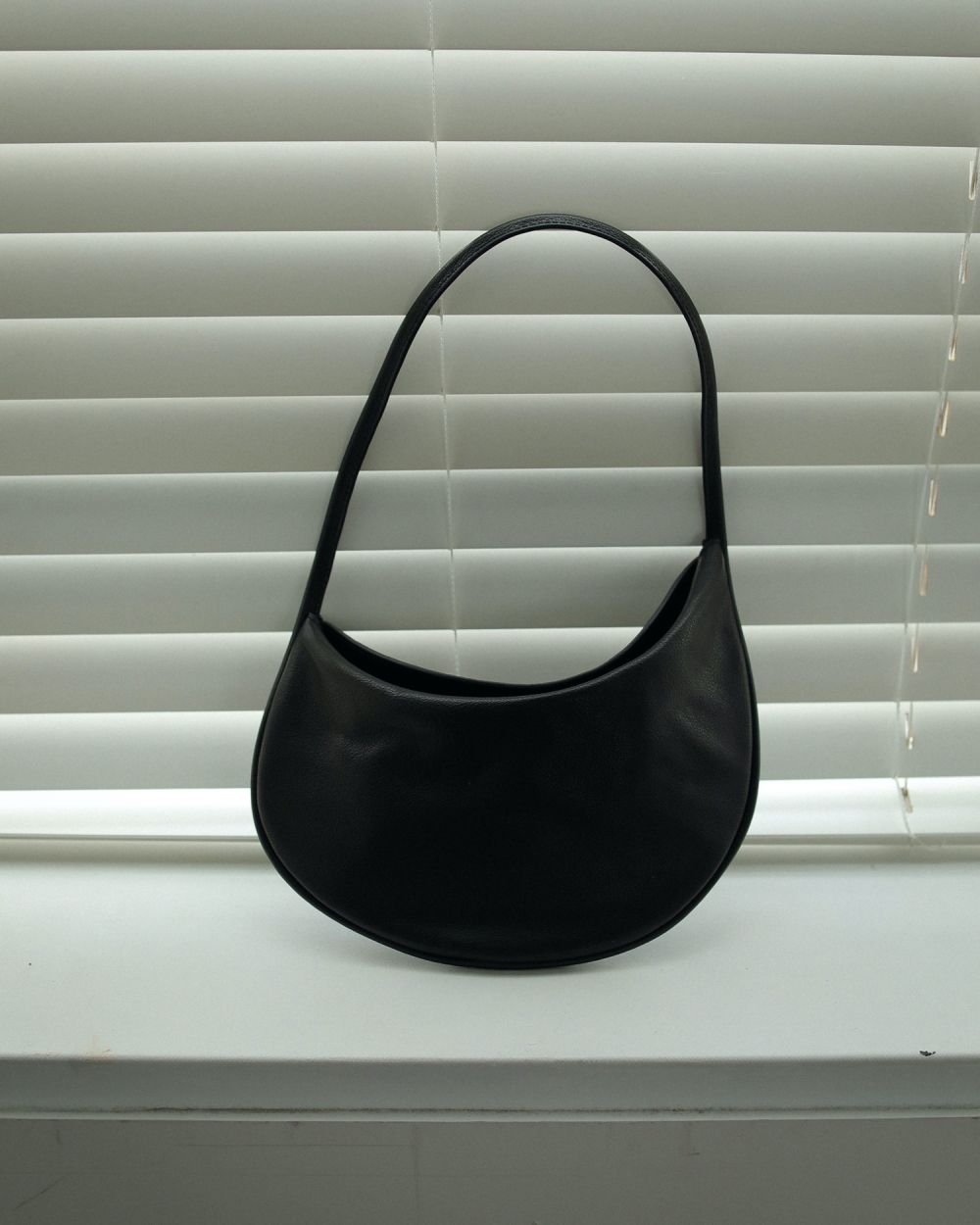 anuke　Leather Round Bag ànuke online store（アンヌーク） / Leather Round BagLeather