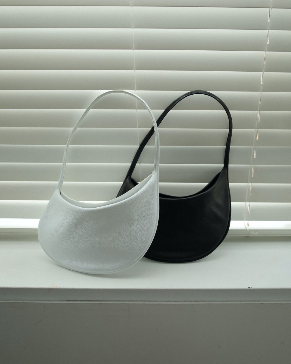 Leather Round Bag Leather Round Bag,レザー ラウンド バッグ,62421016,バッグ,レザーバッグ,グッズ,手持ち,肩掛け,牛革,合成皮革,anuke,アンヌーク,lifes,ライフズ