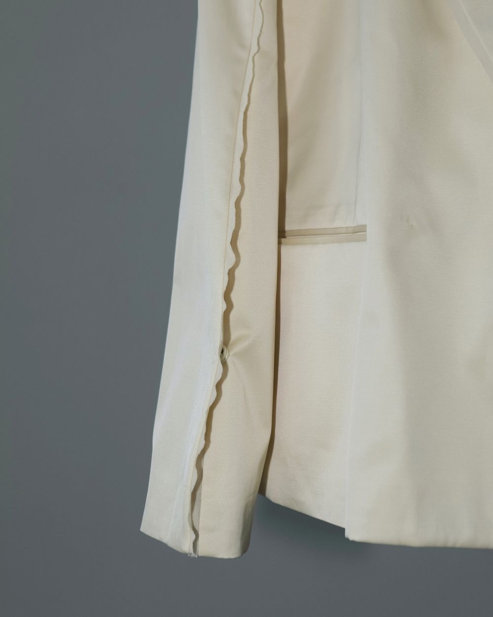 Satin Slit Jacket Satin Slit Jacket,サテンスリットジャケット,62510107,ジャケット,JK,テーラージャケット,アウター,羽織,サテン素材,オケージョン,きれいめ,ànuke,トアンヌーク,lifes,ライフズ,25ss