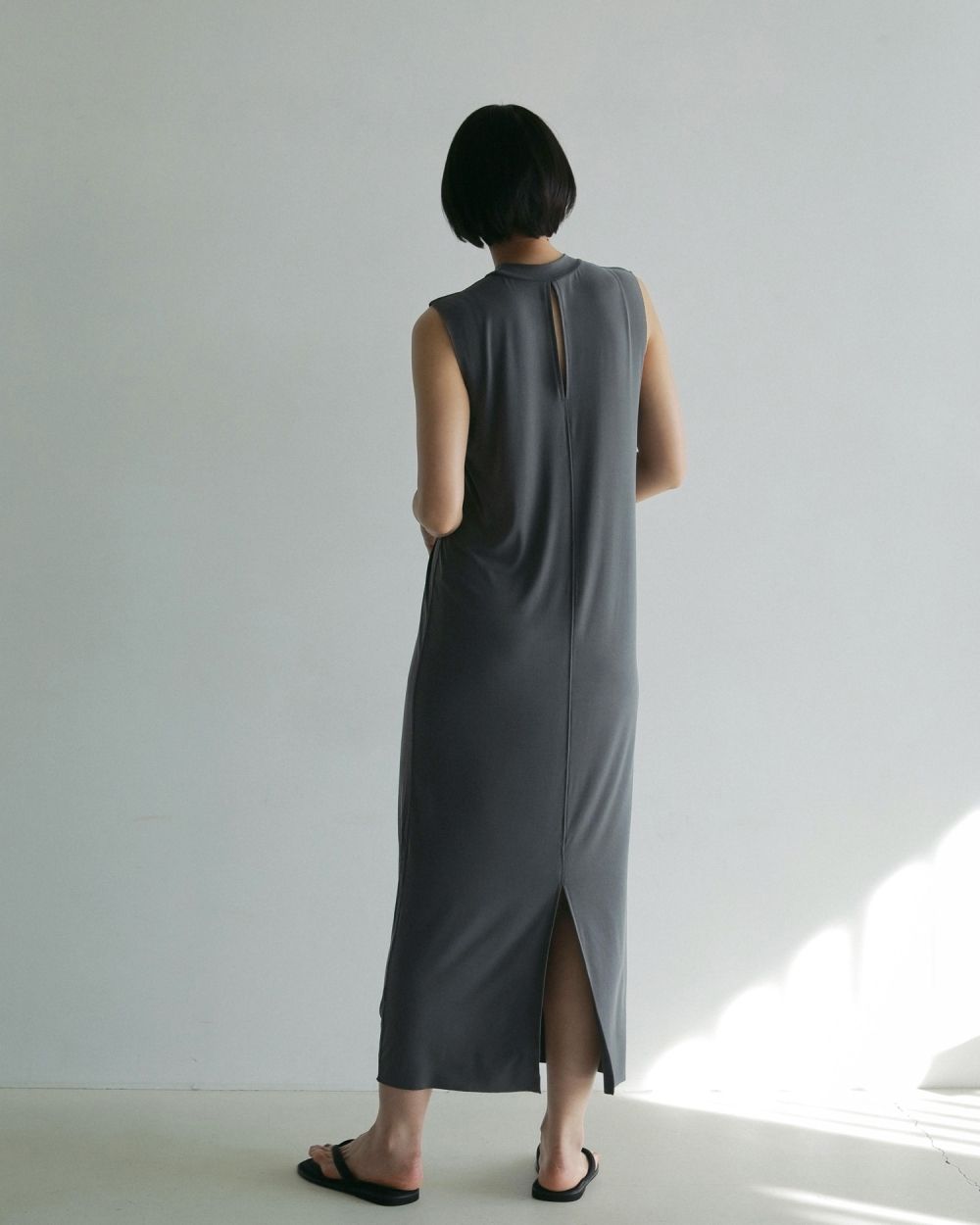 新作セール!   Vネック スリーブレス ワンピース ROSE BUD｜Vネックスリーブレスワンピース | Rakuten Fashion