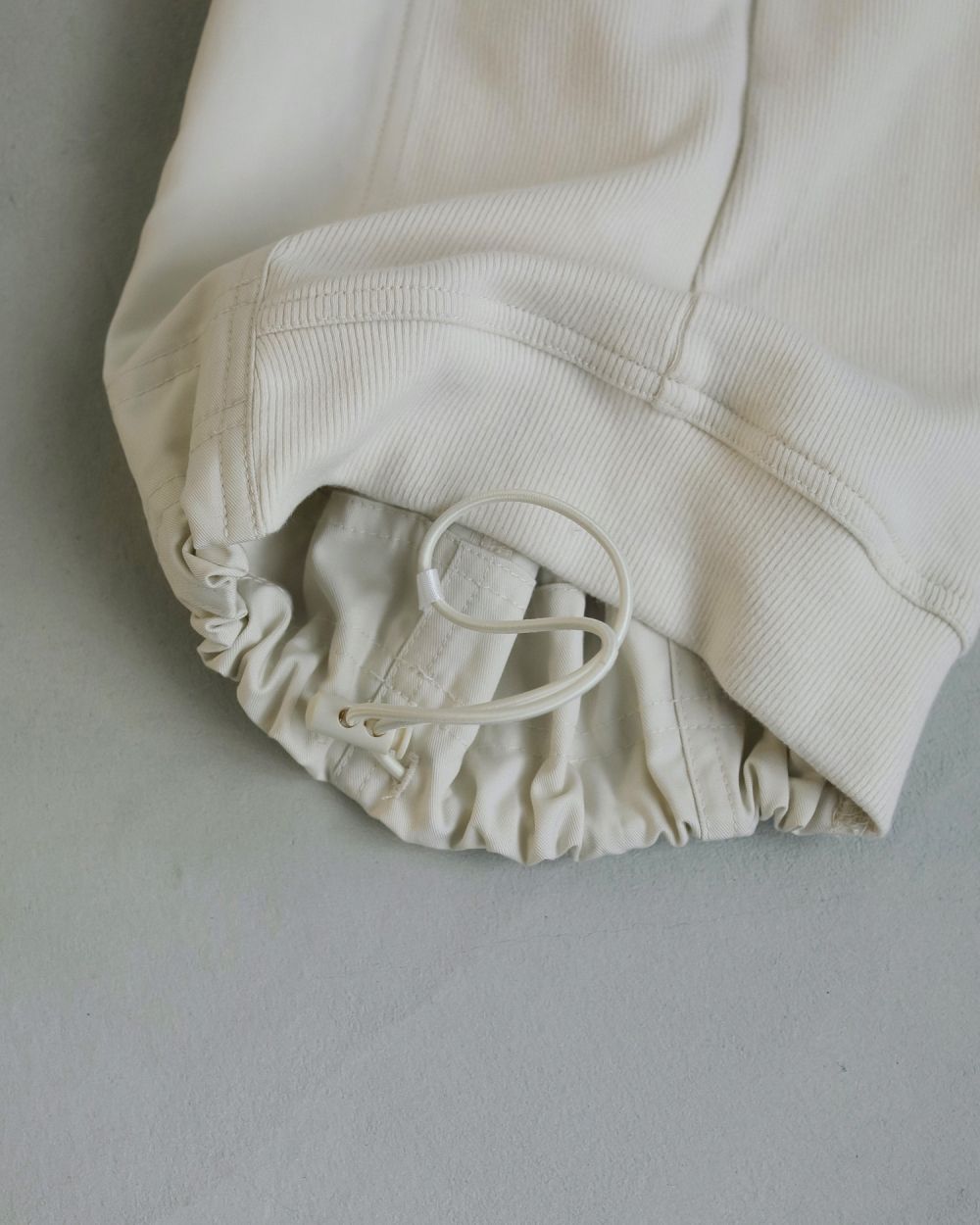 ànuke online store（アンヌーク） / Drawstring Vneck