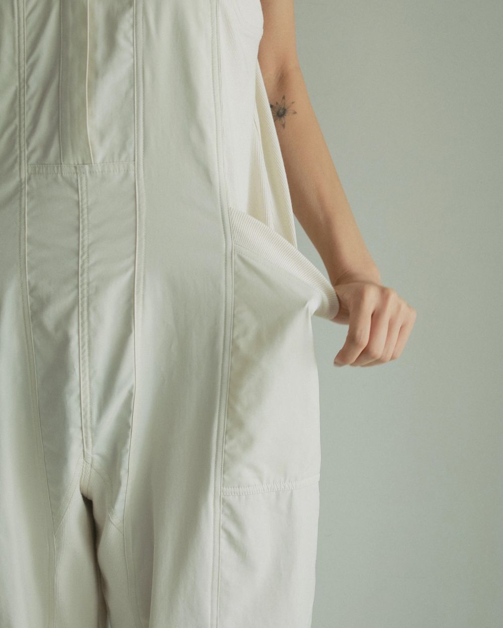 ànuke online store（アンヌーク） / Drawstring Vneck