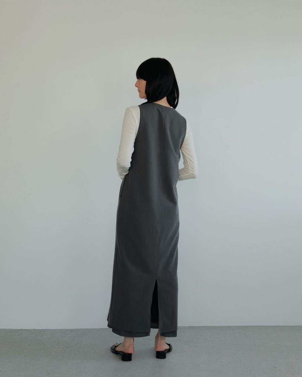 ànuke online store（アンヌーク） / Cutoff Vneck