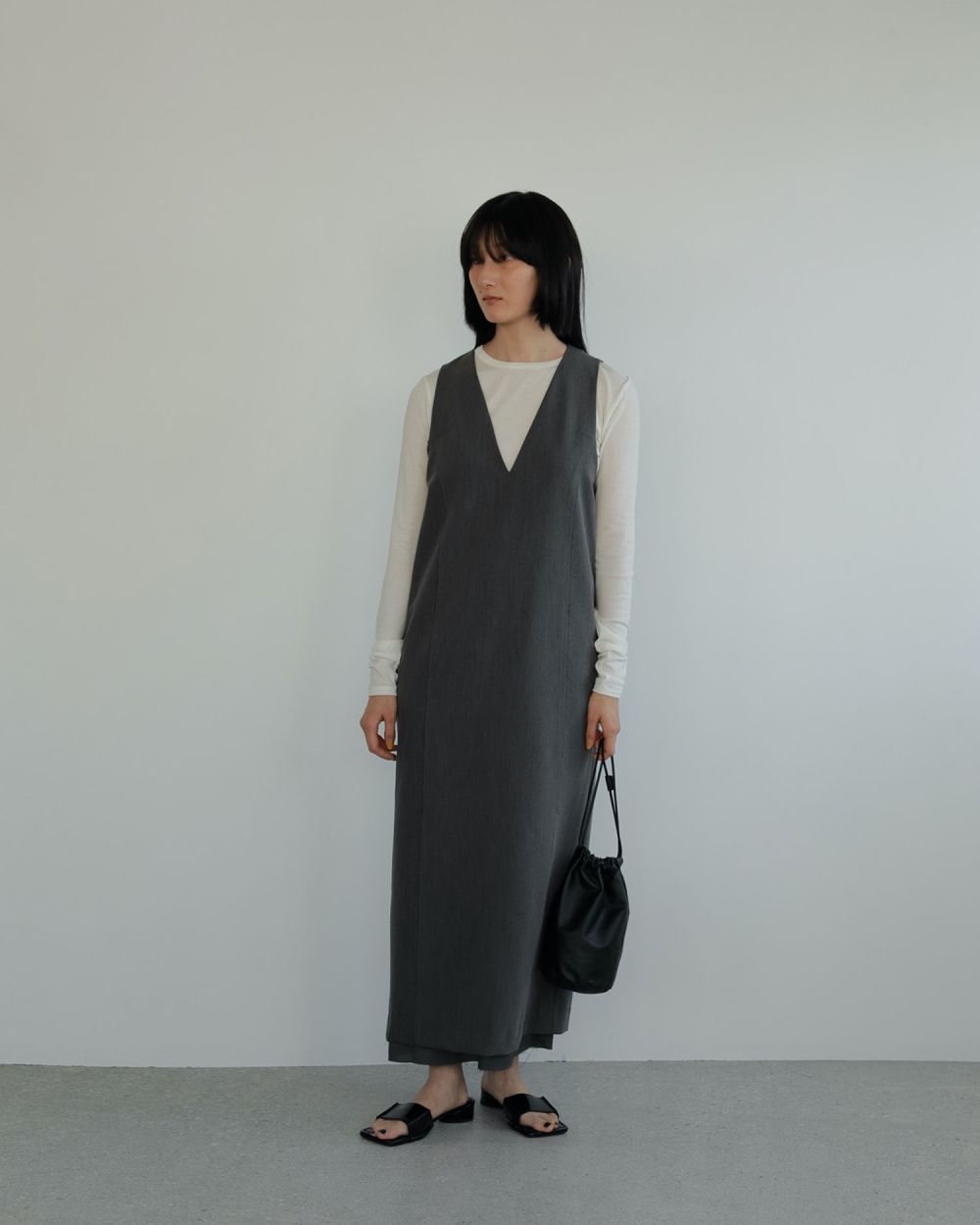 ワンピース ace v cut onepiece Black01 ànuke online store（アンヌーク） / Cutoff Vneck