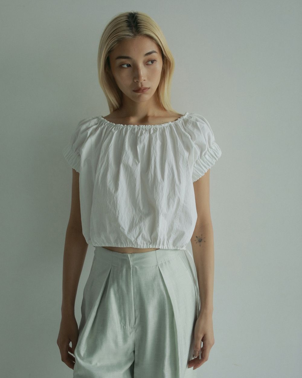 トップス anuke Soft Offshoulder Tops ànuke online store（アンヌーク） / Gather Offshoulder
