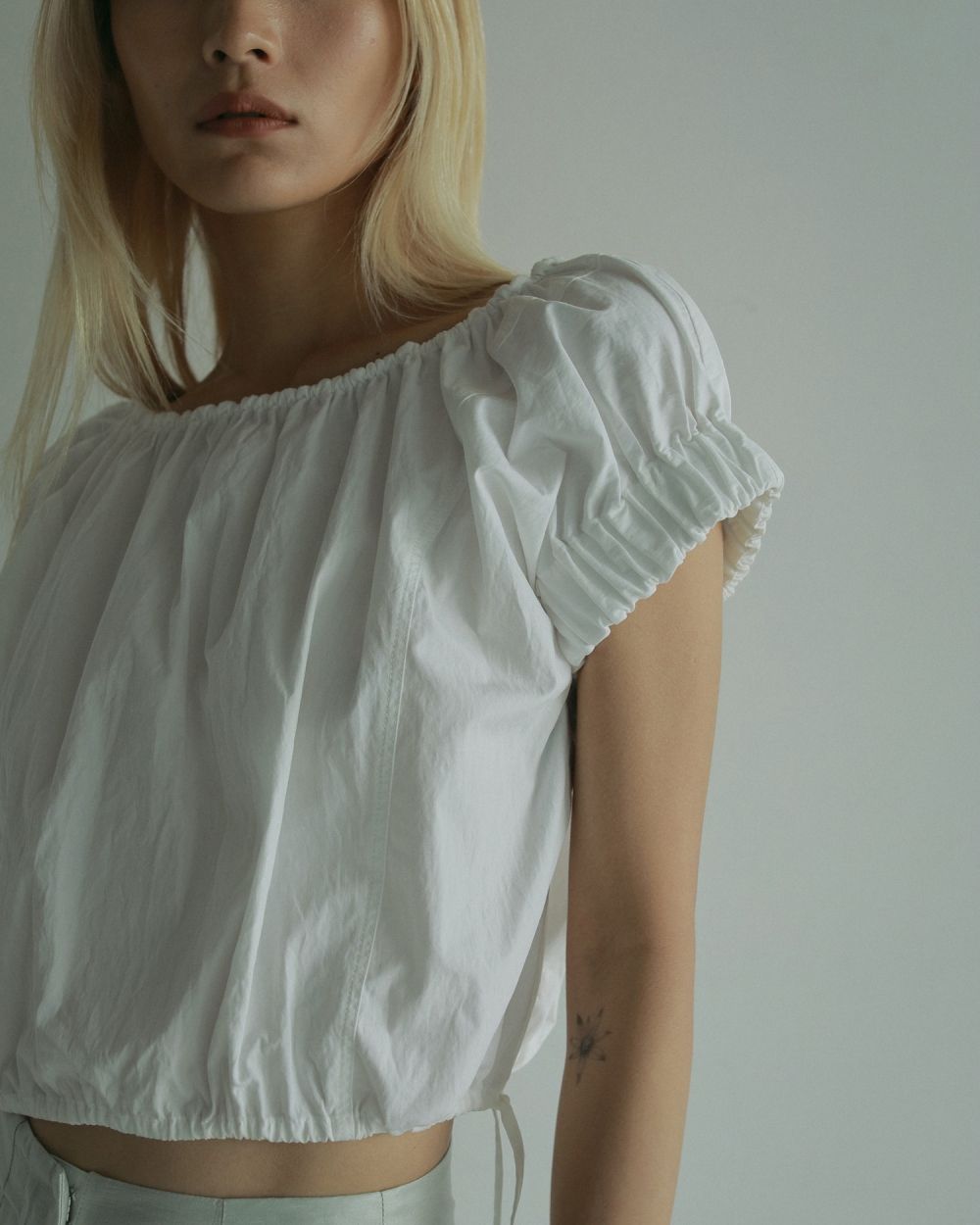 美品】acka チュールオフショルダートップス 春服 ホワイト