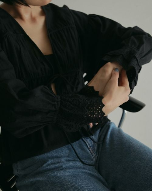 ànuke online store（アンヌーク） / Vneck Lace BlouseVneck
