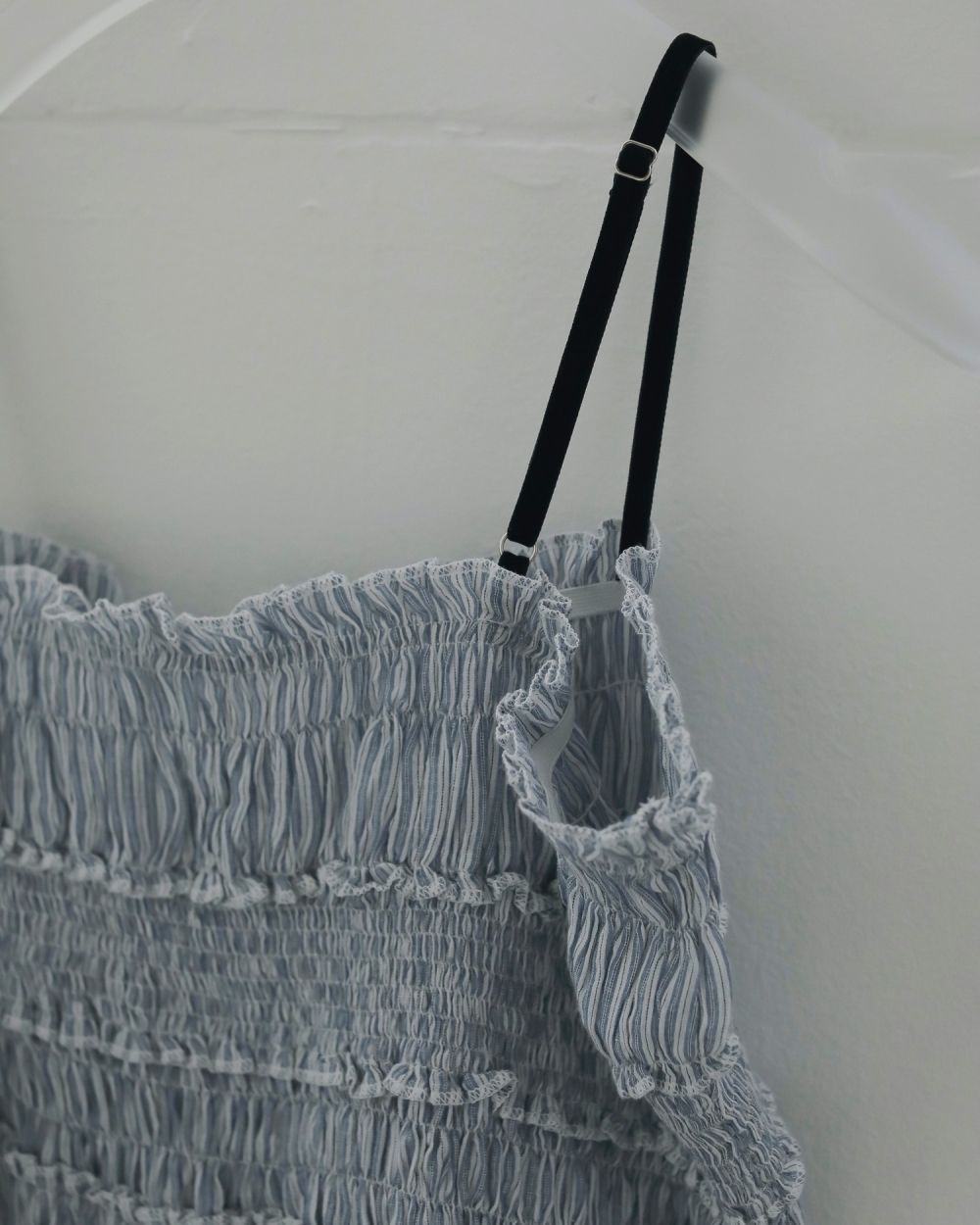 (美品) Velourstrap Frill Camisole ànuke online store（アンヌーク） / Velourstrap Frill