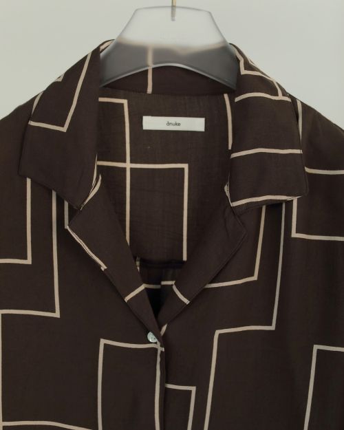 ànuke online store（アンヌーク） / Geometric Opencollar