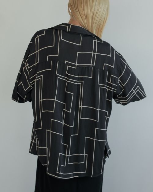 ànuke online store（アンヌーク） / Geometric Opencollar