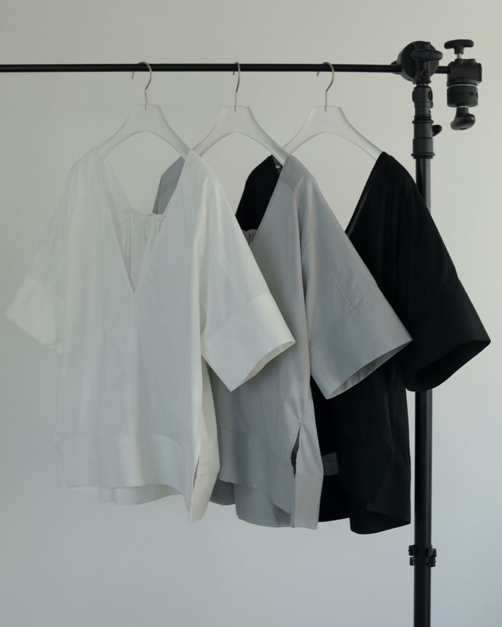 ànuke online store（アンヌーク） / Vneck Gather BlouseVneck