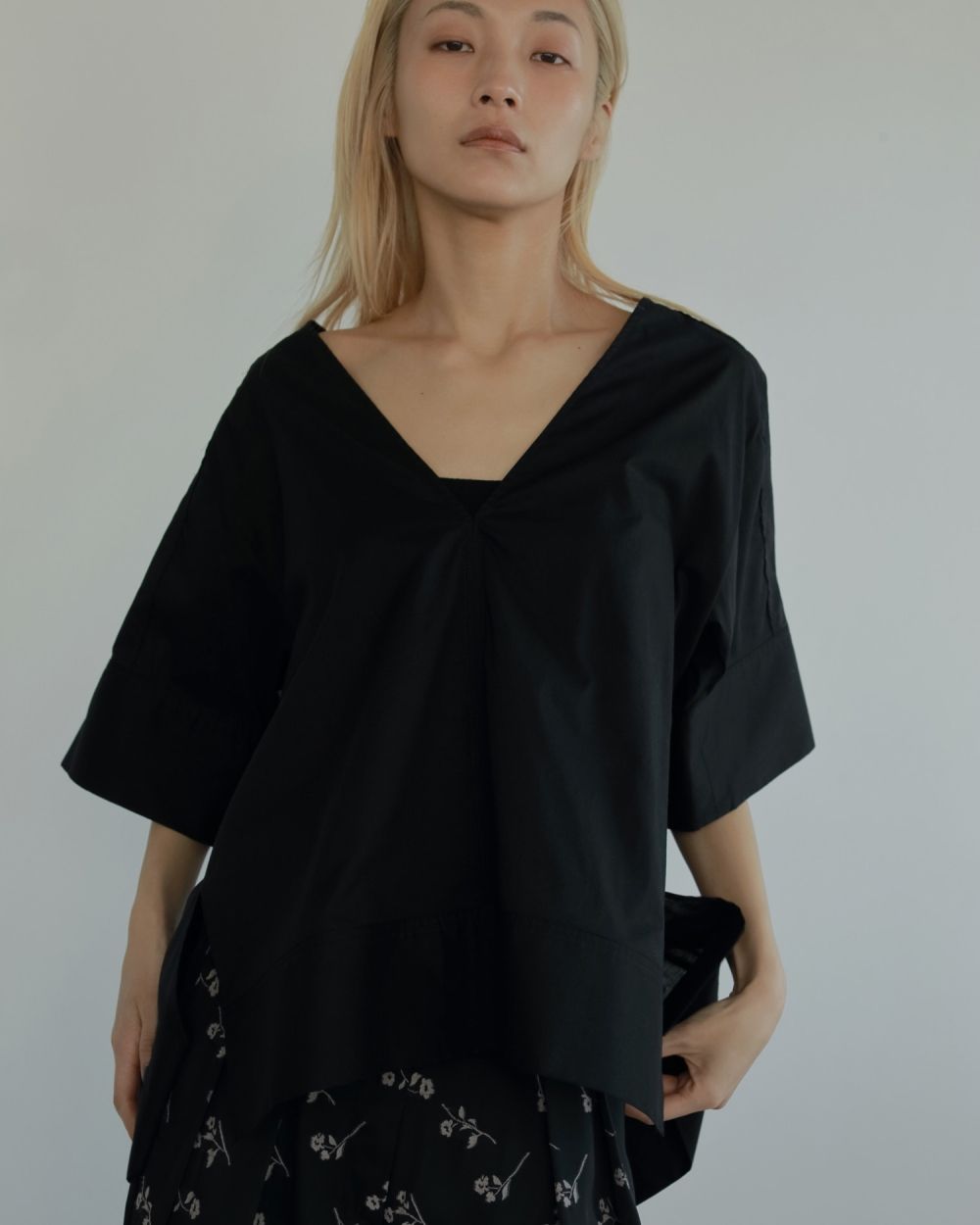 ànuke online store（アンヌーク） / Vneck Gather BlouseVneck