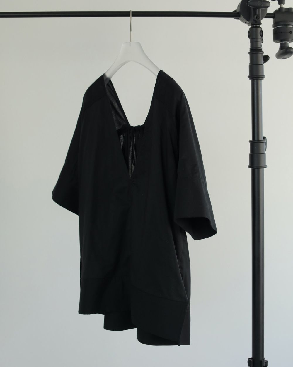 ànuke online store（アンヌーク） / Vneck Gather BlouseVneck
