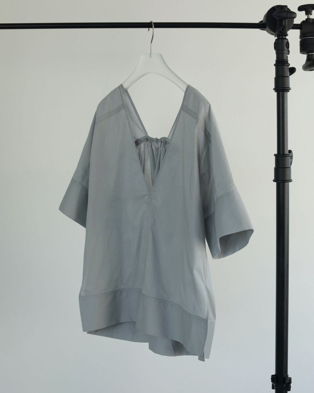ànuke online store（アンヌーク） / Vneck Gather BlouseVneck