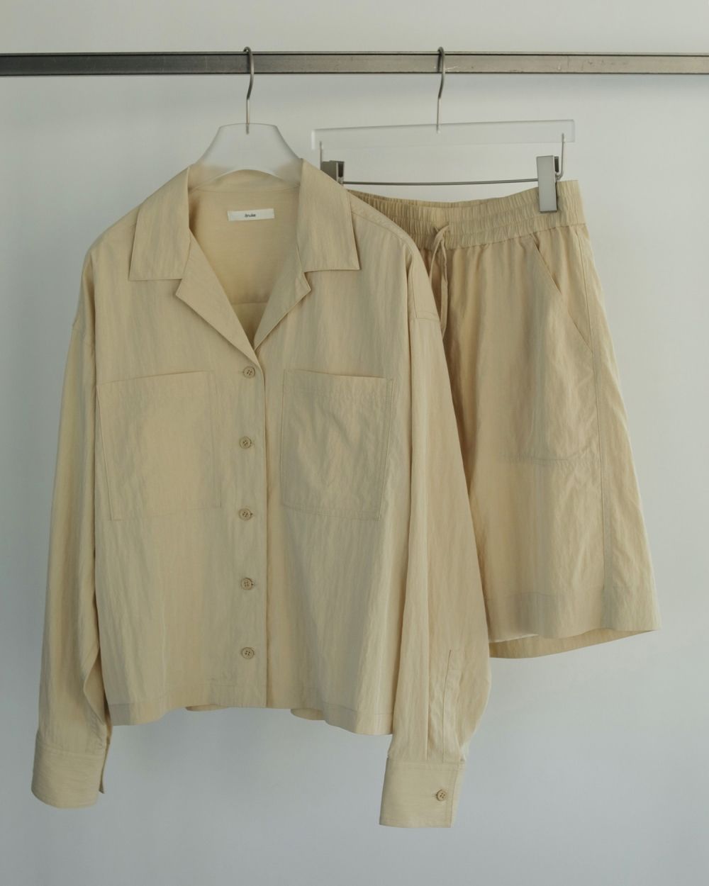 anuke ショートトップス anuke アンヌーク 2025SpringSummer トップス Velour Short Tops