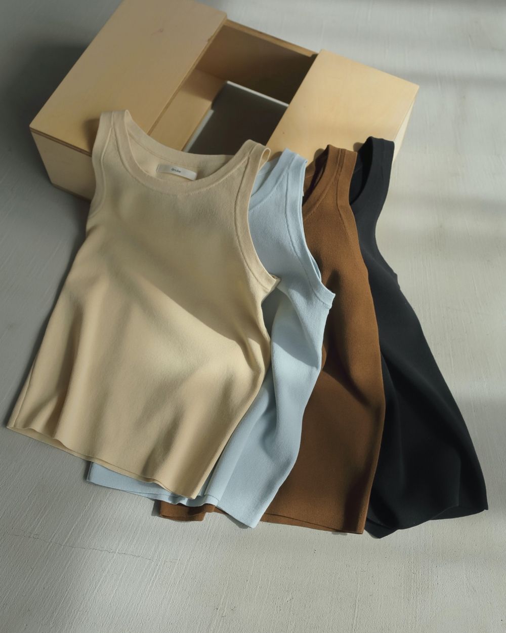 UNOF knit tank top ふじあみ　タンクトップ ànuke online store（アンヌーク） / Strawyarn Knit