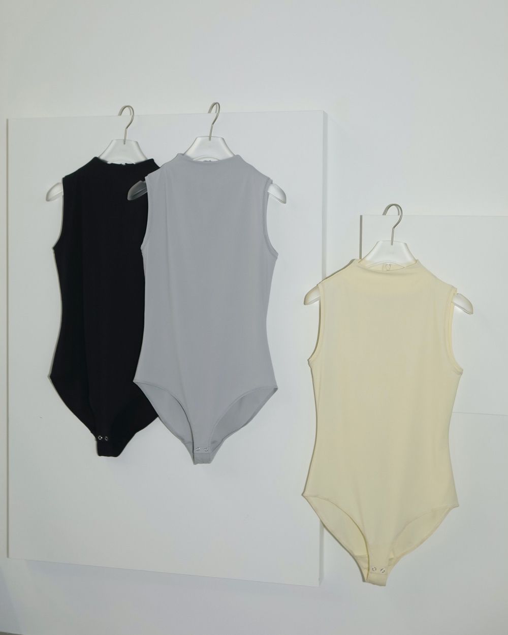 【送料&関税込】Versace Sleeveless Bodysuit レディース デザイナー ボディスーツ | ヴェルサーチェ 日本