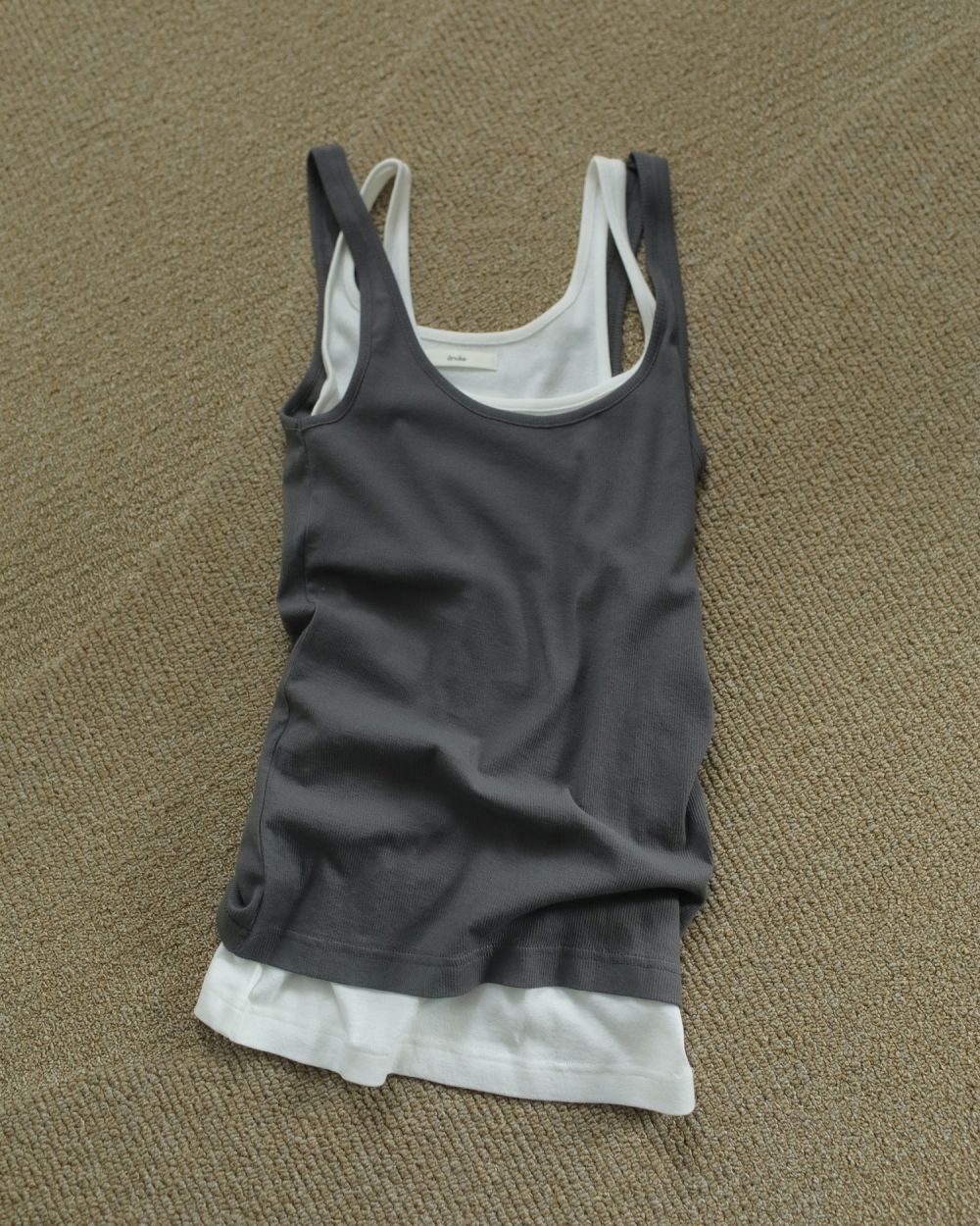 アンヌーク anuke 2025SpringSummer トップス Sheer Layered Tanktop シアーレイヤードタンクトップ ミドル丈 ノースリーブ 2way set 楽天市場】【即納】 アンヌーク anuke 2025SpringSummer