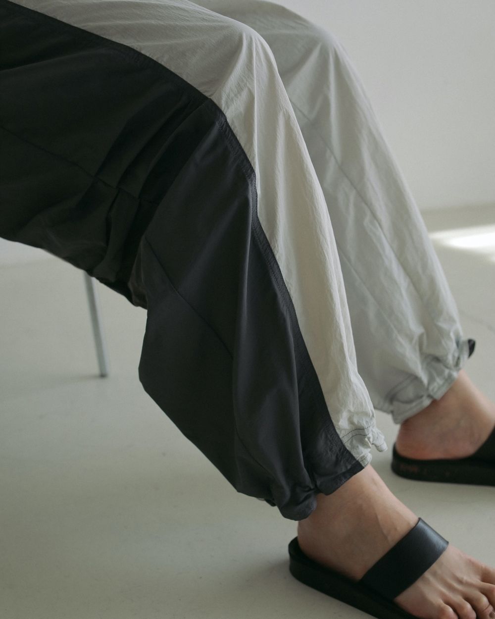 PERSTEPのTwo Tuck Pigment Parachute Pants 全5色 5 Pocket Pants - Athletic Fit Stretch Cotton/Nylon with