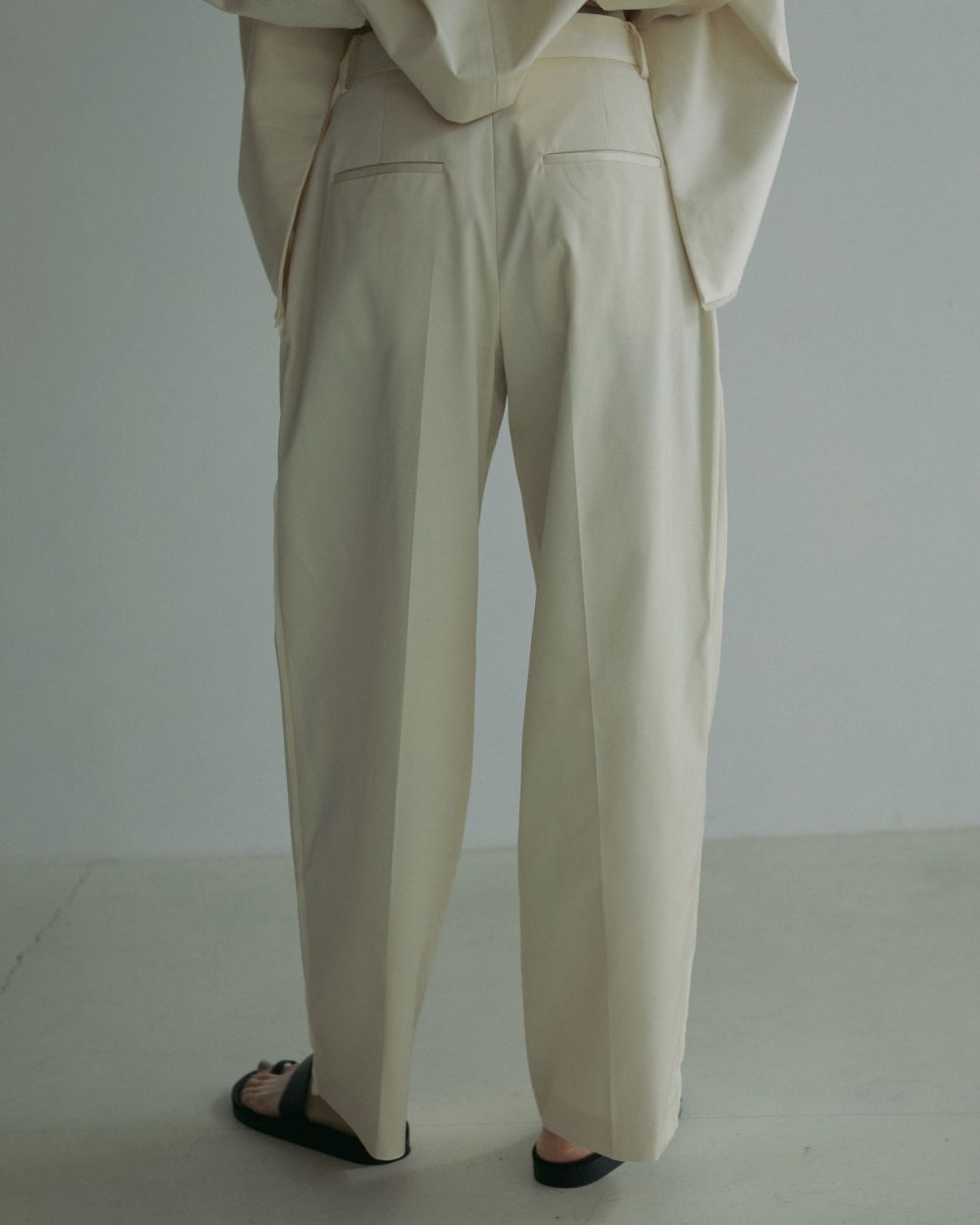 ♡*♡様 即完売　サイドベルトサテン Wide-pantsQua サテンラインパンツ | c h é m e