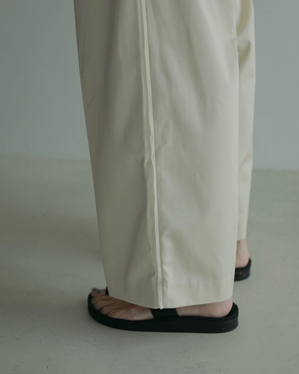 Satin Wide Pants Satin Wide Pants,サテンワイドパンツ,62510715,ボトムス,ワイドパンツ,サテン素材,ストレート,オケージョン,ànuke,トアンヌーク,lifes,ライフズ,25ss