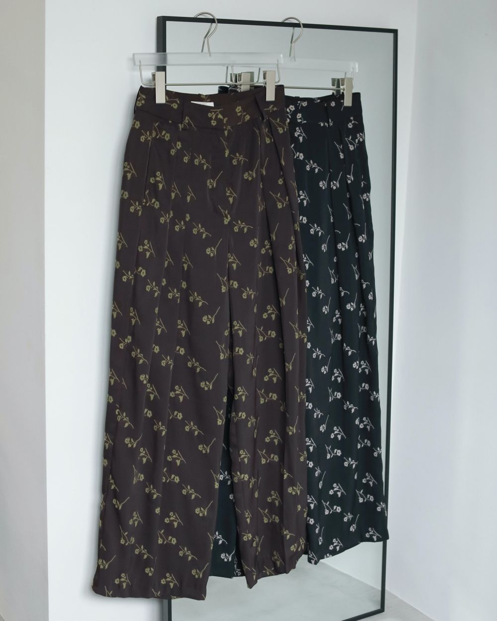 Flower Jacquard Pants Flower Jacquard Pants,フラワージャガードパンツ,62510717,ボトムス,ワイドパンツ,花柄素材,国内素材,ànuke,アンヌーク,lifes,ライフズ,25ss