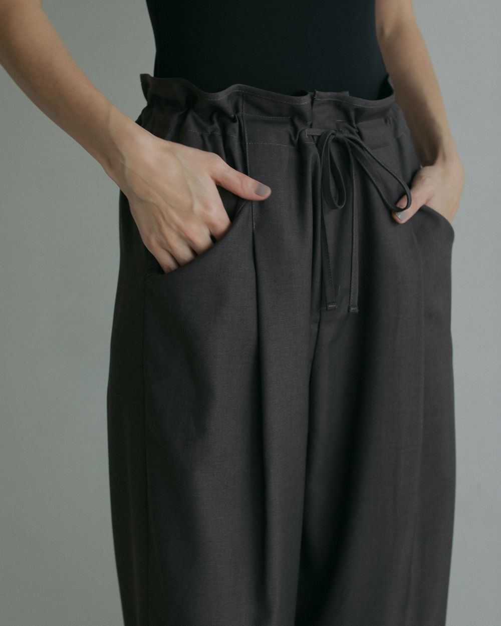 【2024SS／美品✨】anuke Drawstring Loose Pants ànuke online store（アンヌーク） / Drawstring Waterrepellent