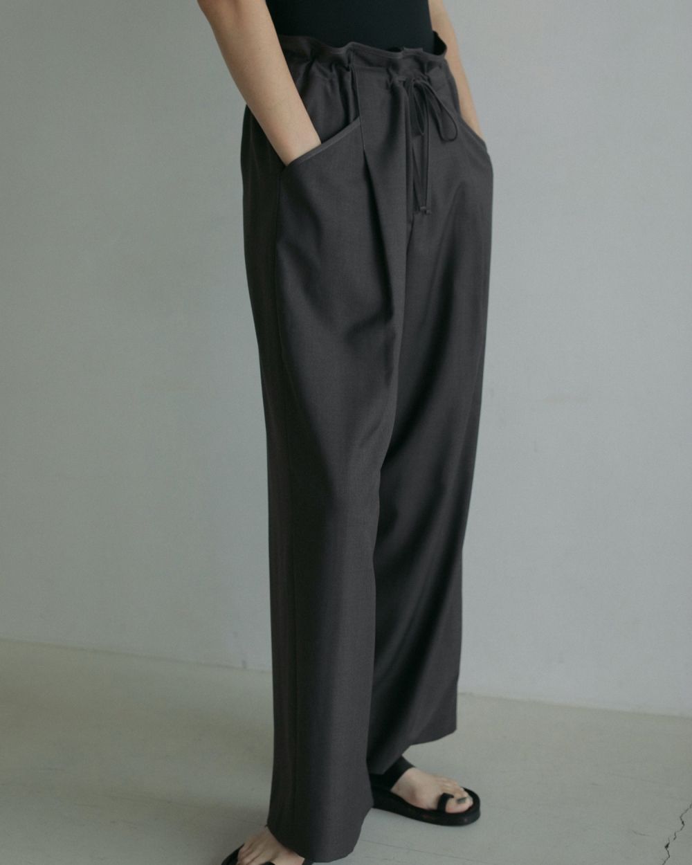 Drawstring Waterrepellent Pants Drawstring Waterrepellent Pants,ドロストリングウォーターリペラントパンツ,62510718,ボトム,パンツ,撥水加工,ànuke,アンヌーク,lifes,ライフズ,25ss