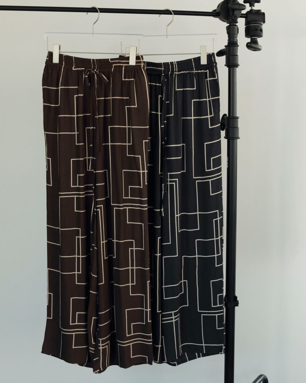 Geometry fancy easy pants品番:H831071 ànuke online store（アンヌーク） / Geometric Easy