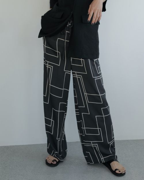 Geometry fancy easy pants品番:H831071 ànuke online store（アンヌーク） / Geometric Easy