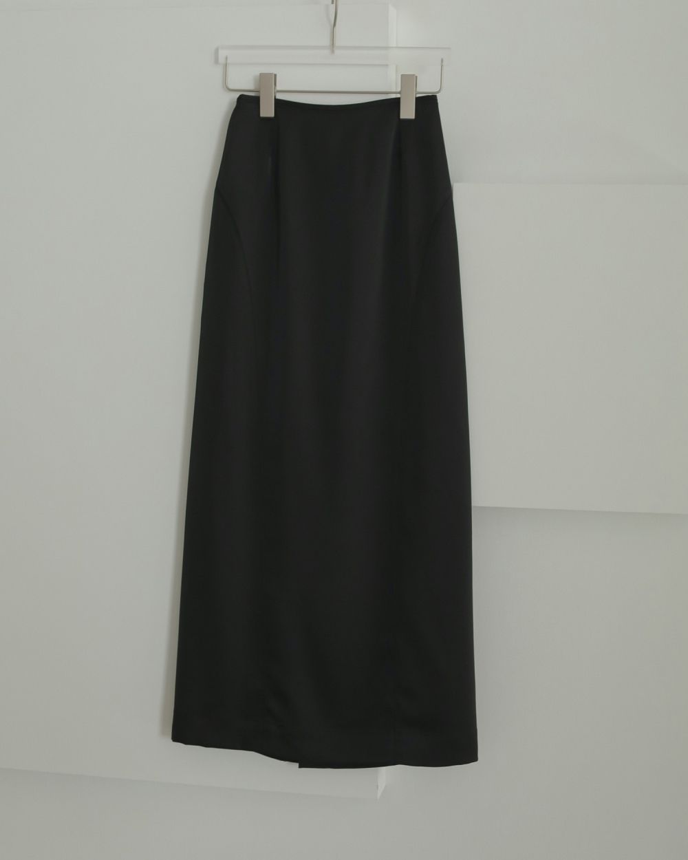 CAFUL | satin pencil skirt “ ひびかせずに細く、長く