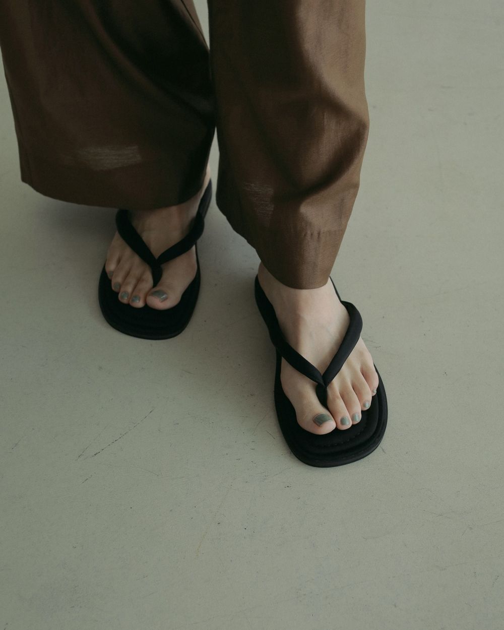 ànuke online store（アンヌーク） / Square Tong SandalsSquare