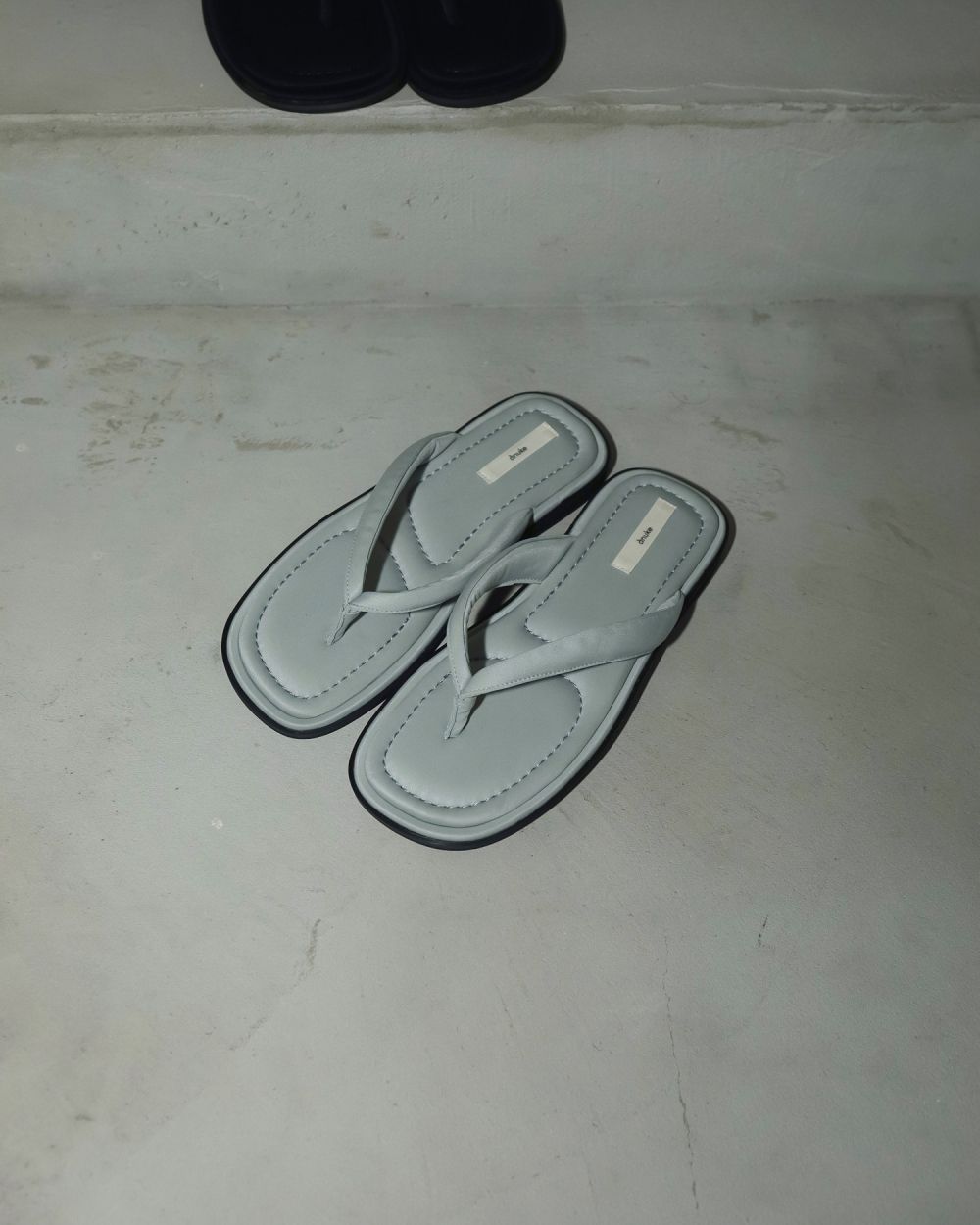 靴 anuke Square Tong Sandals Black 37 anuke Square Tong Sandals Black 37