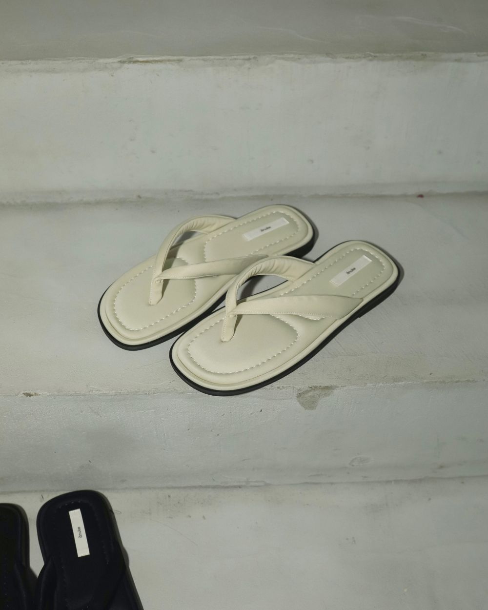 ànuke online store（アンヌーク） / Square Tong SandalsSquare