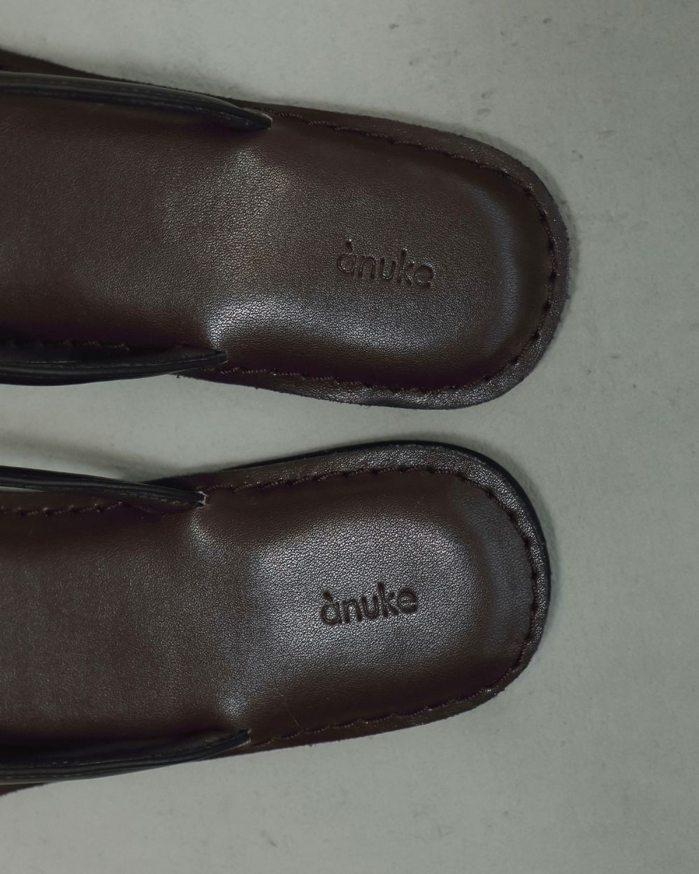 【新品】anuke Ecoleather Tong Sandals IVR ànuke online store（アンヌーク） / Ecoleather Tong