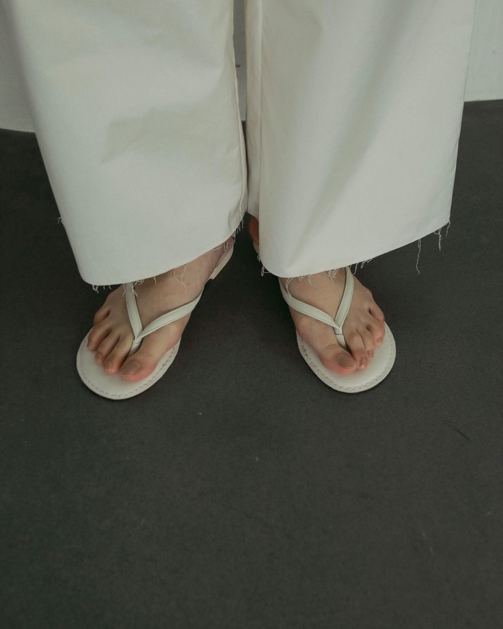 【新品】anuke Ecoleather Tong Sandals IVR ànuke online store（アンヌーク） / Ecoleather Tong