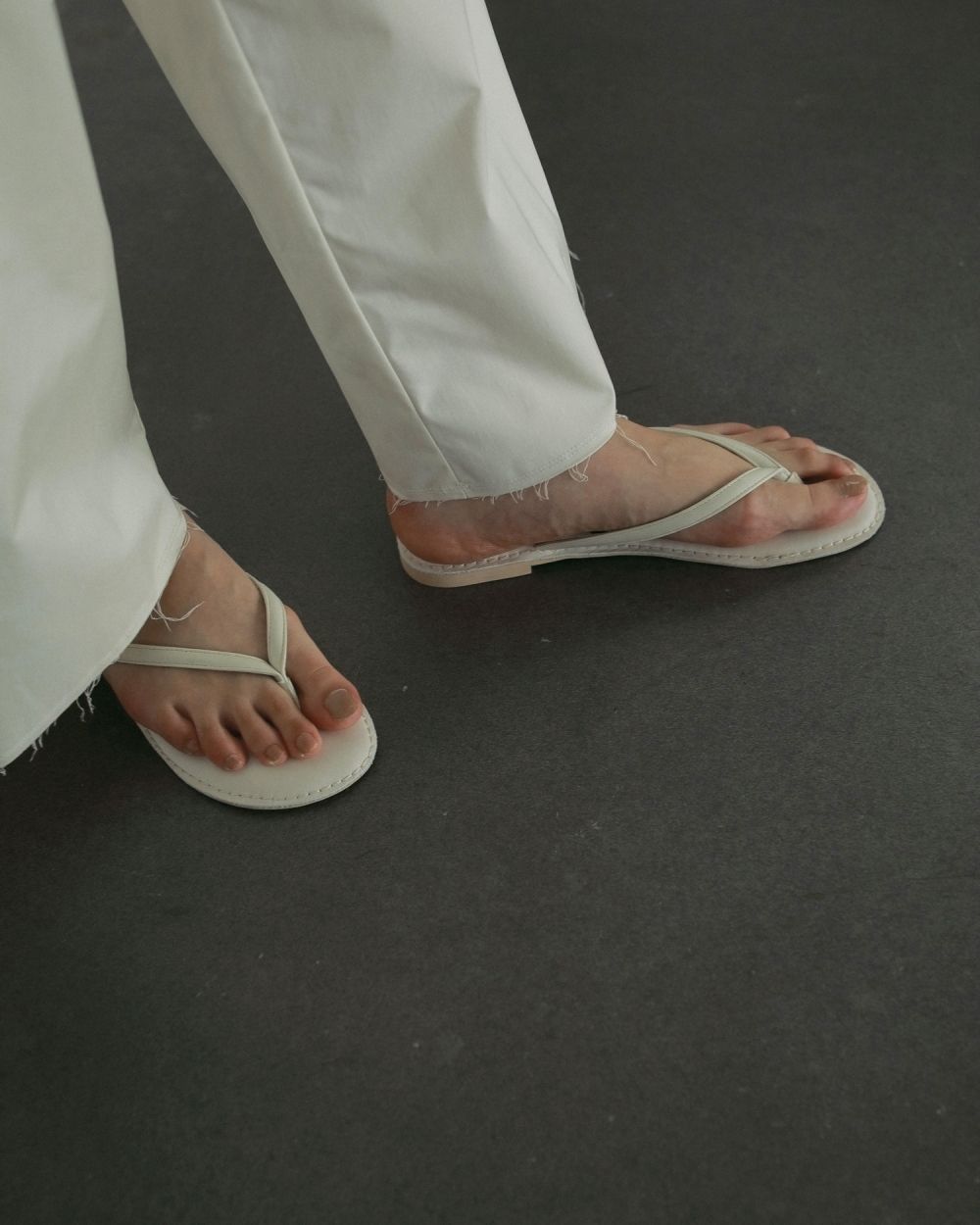 【新品】anuke Ecoleather Tong Sandals IVR ànuke online store（アンヌーク） / Ecoleather Tong