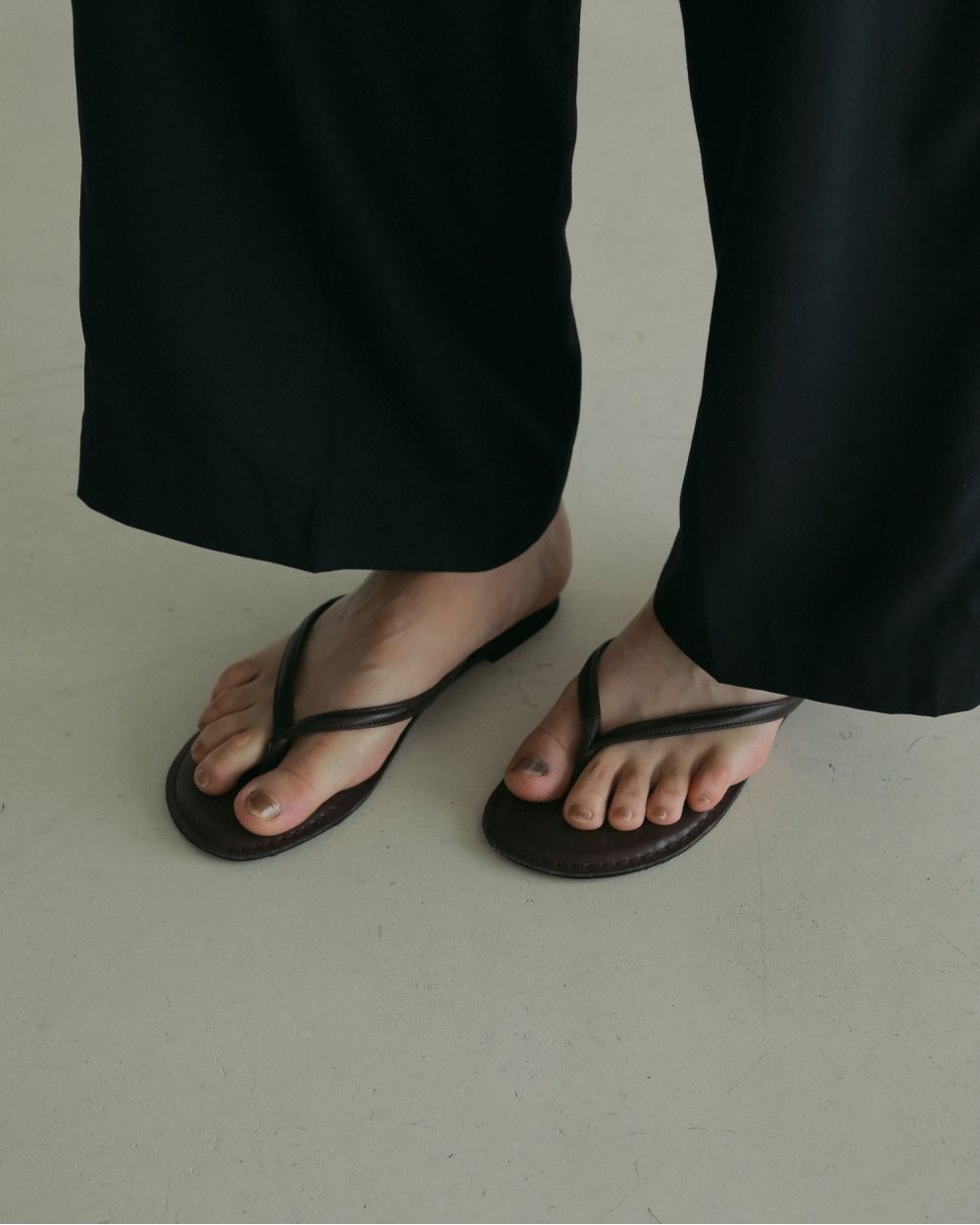 【新品】anuke Ecoleather Tong Sandals IVR ànuke online store（アンヌーク） / Ecoleather Tong