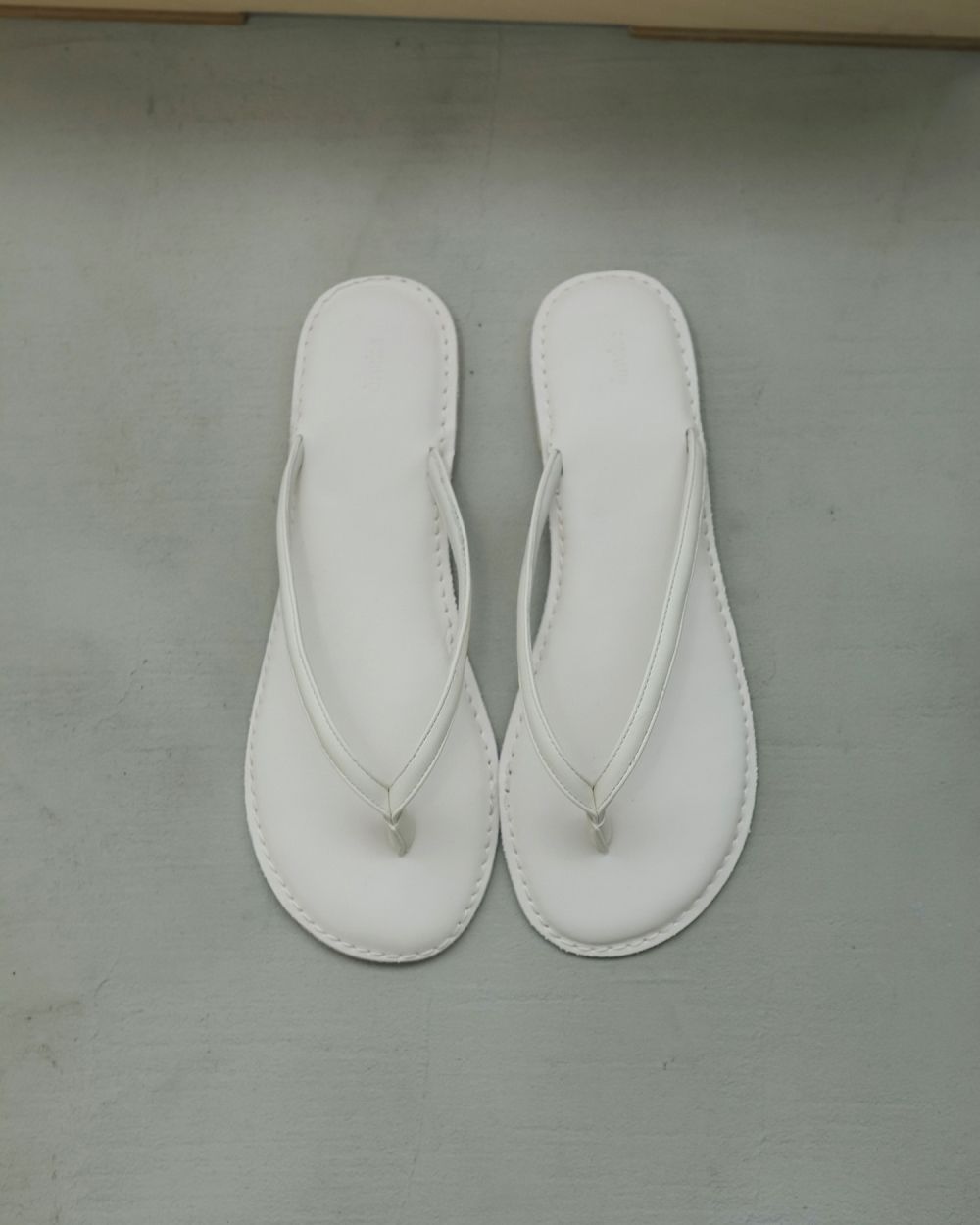 【新品】anuke Ecoleather Tong Sandals IVR ànuke online store（アンヌーク） / Ecoleather Tong