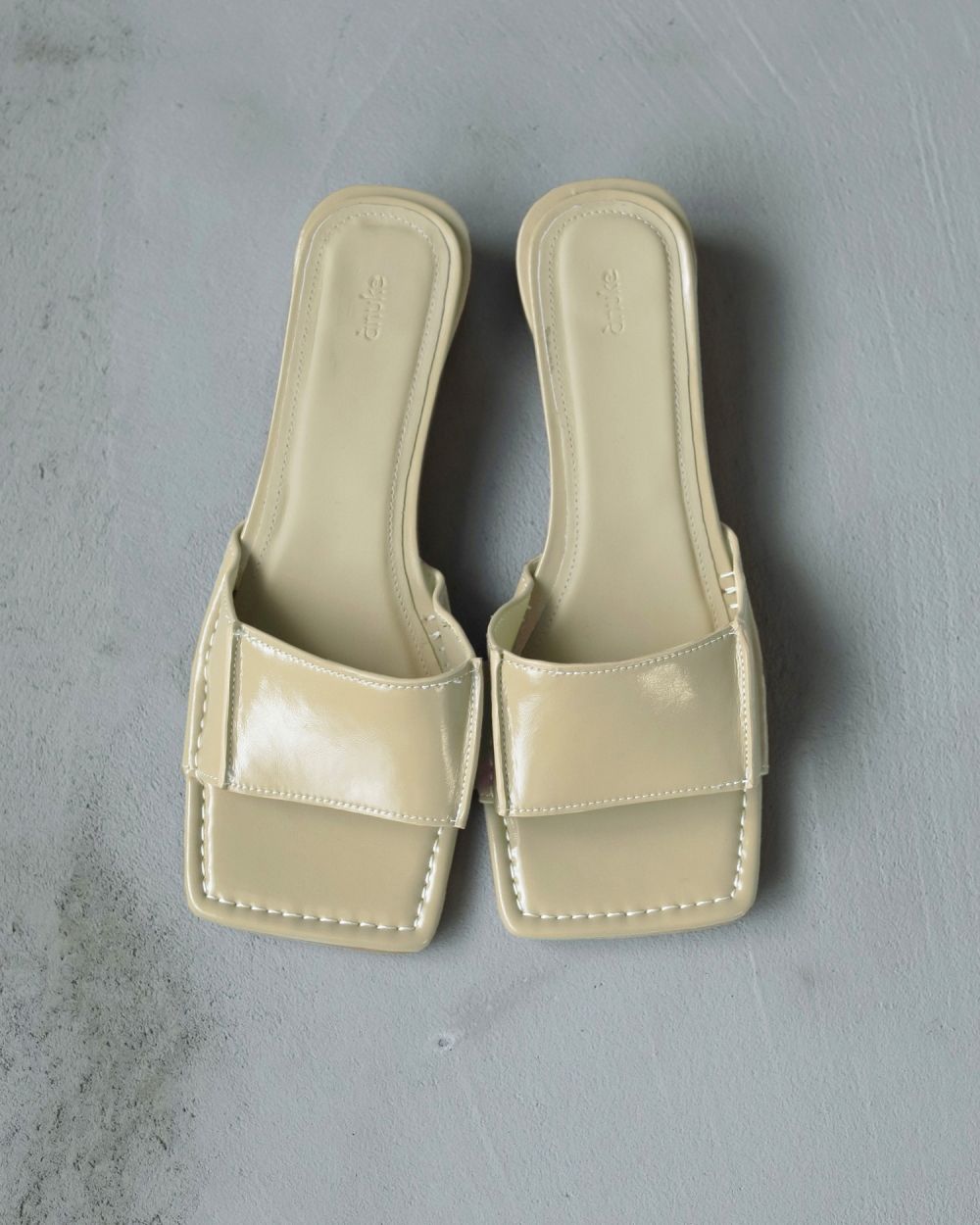 【新品】anuke アンヌーク スクエア エコレザーサンダル クリーム 完売品 ànuke online store（アンヌーク） / Square Ecoleather
