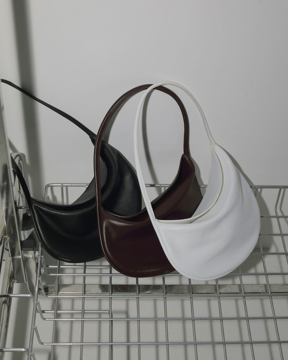 ànuke online store（アンヌーク） / Leather Round BagLeather