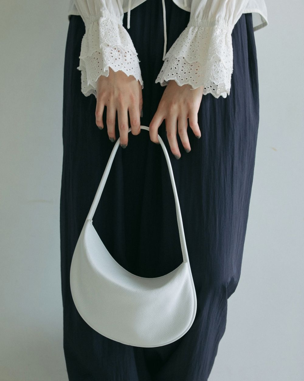 anuke　Leather Round Bag ànuke online store（アンヌーク） / Leather Round BagLeather