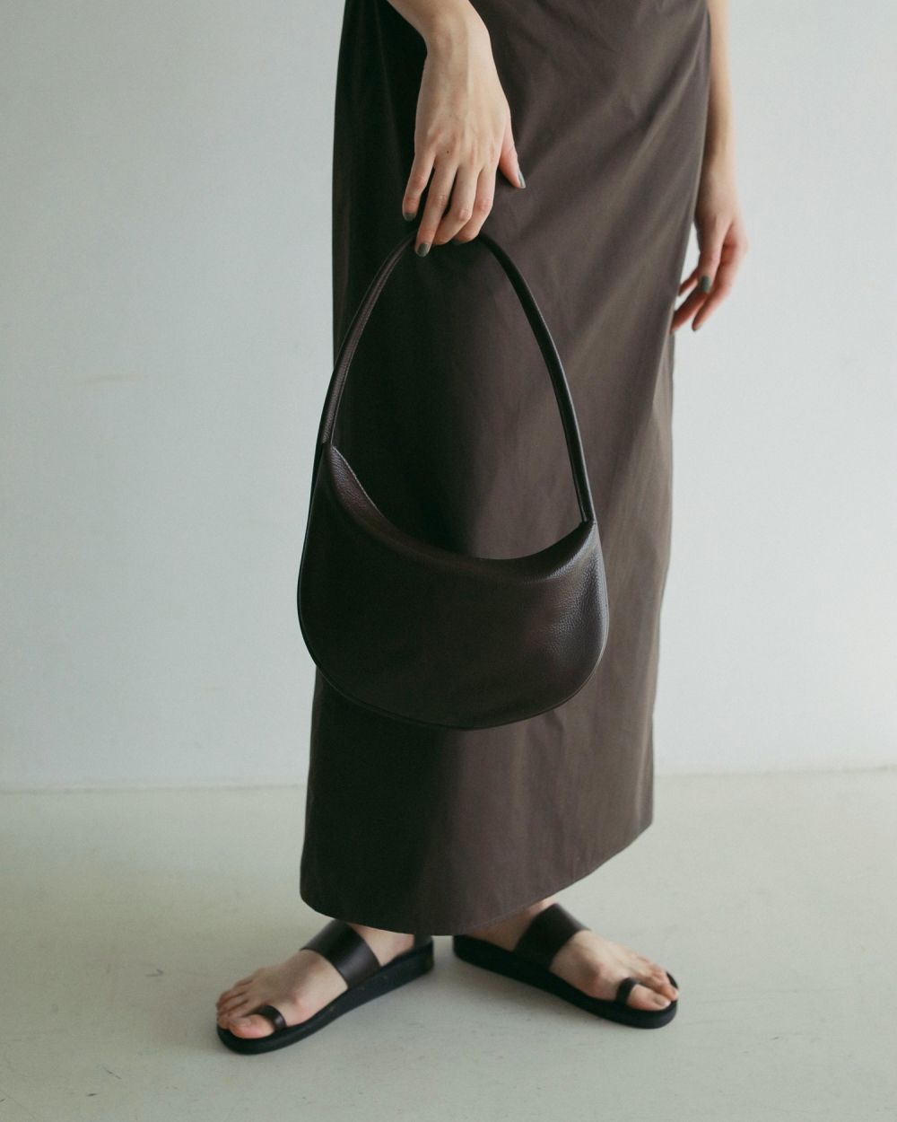 anuke　Leather Round Bag ànuke online store（アンヌーク） / Leather Round BagLeather